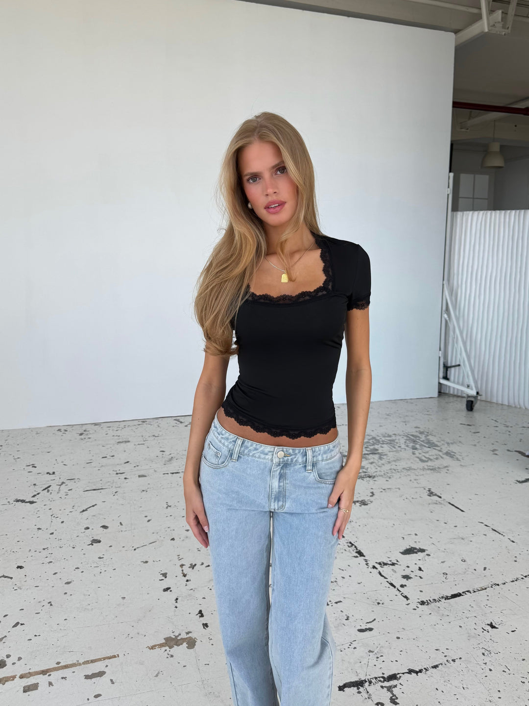 Blair basic lace tee - sort