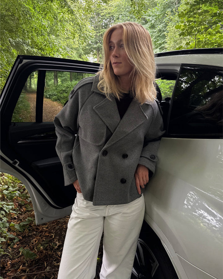 CARLIE kort trenchcoat, grå