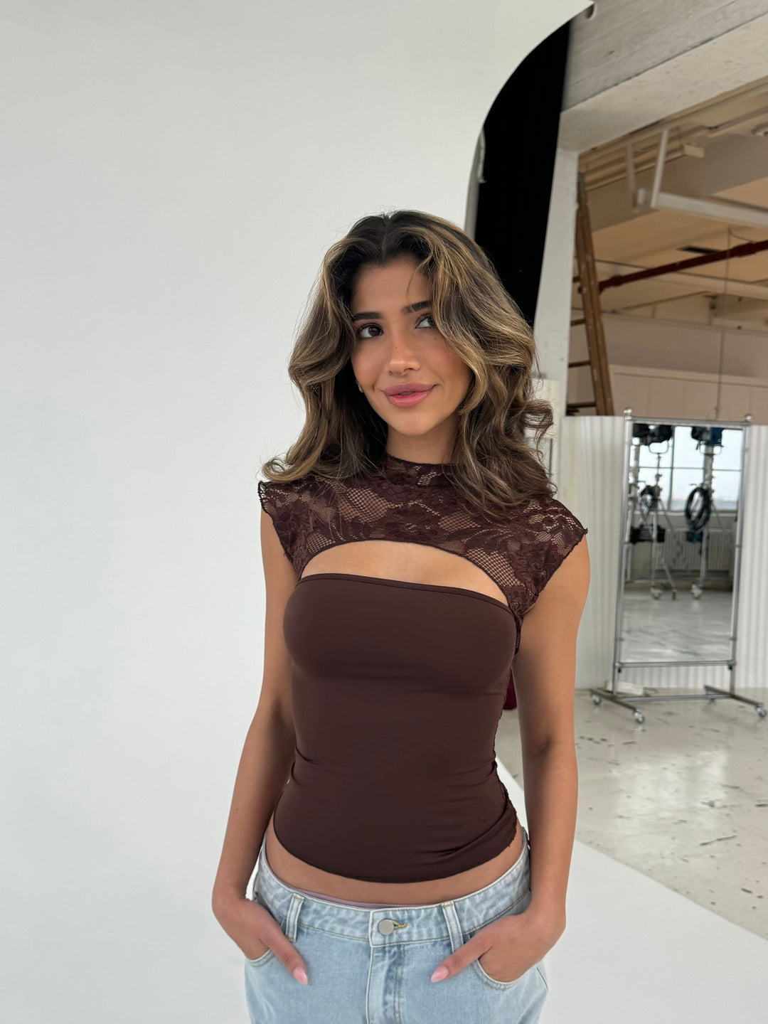 Lara blonde top - mørk brun