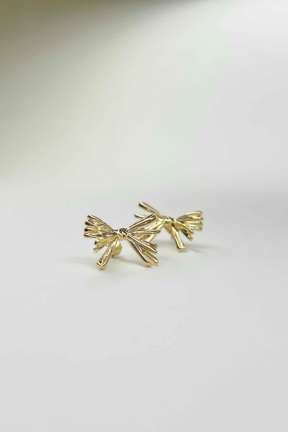 Bindy Bow | Gold | Øreringe fra Birdsong
