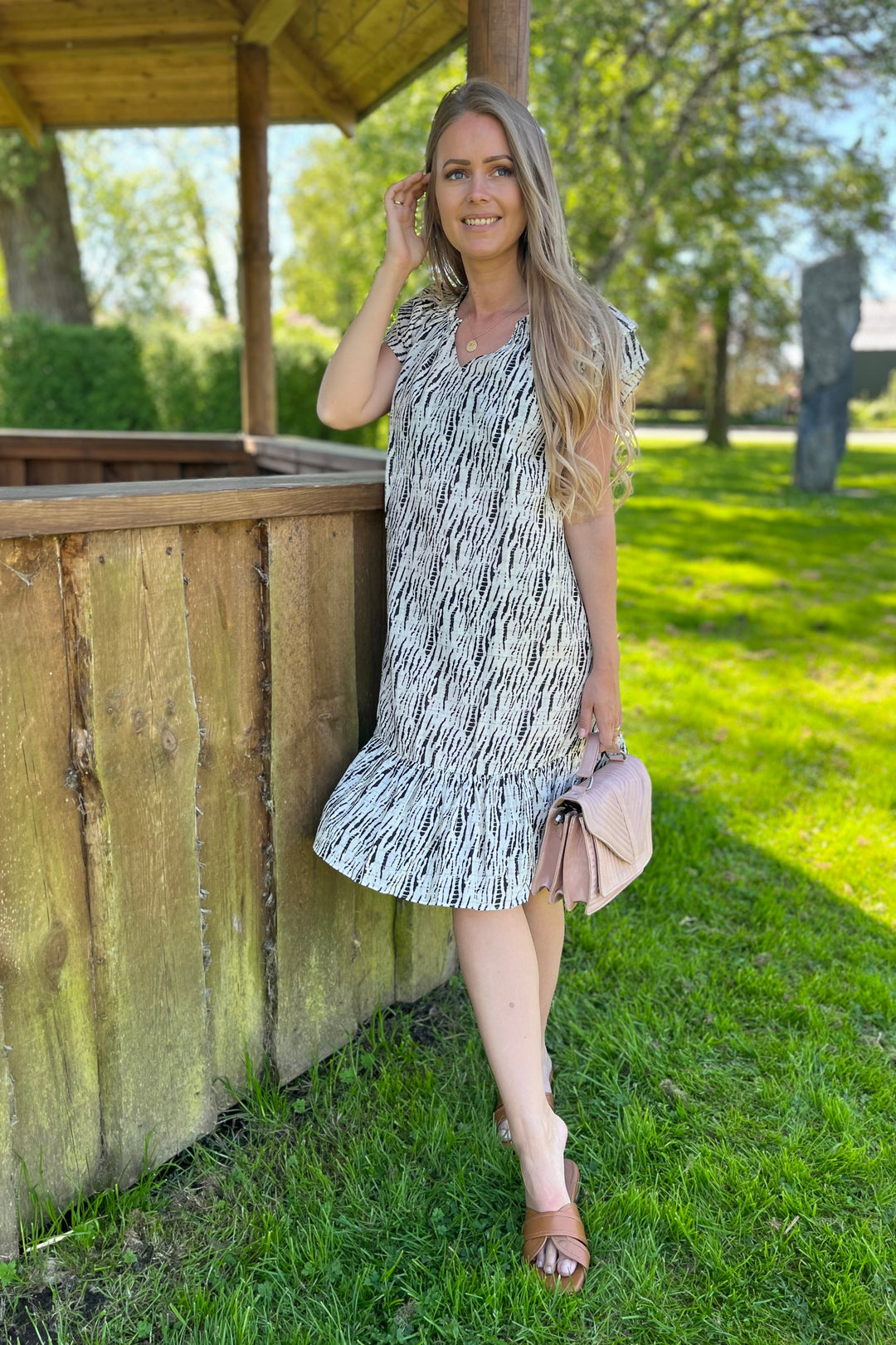 Sunrise Crop CarolaCC Dress | OffWhite/Black | Kjole fra Co'couture