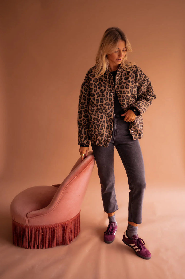 ALESSIA | Leopardjakke med Modig Stil og Alsidig Elegance