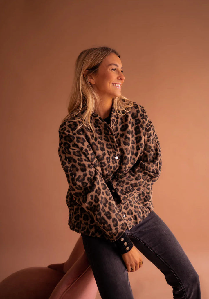 ALESSIA | Leopardjakke med Modig Stil og Alsidig Elegance