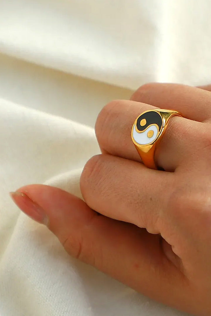 Yin Yang Ring | Black & White | Ring fra Birdsong