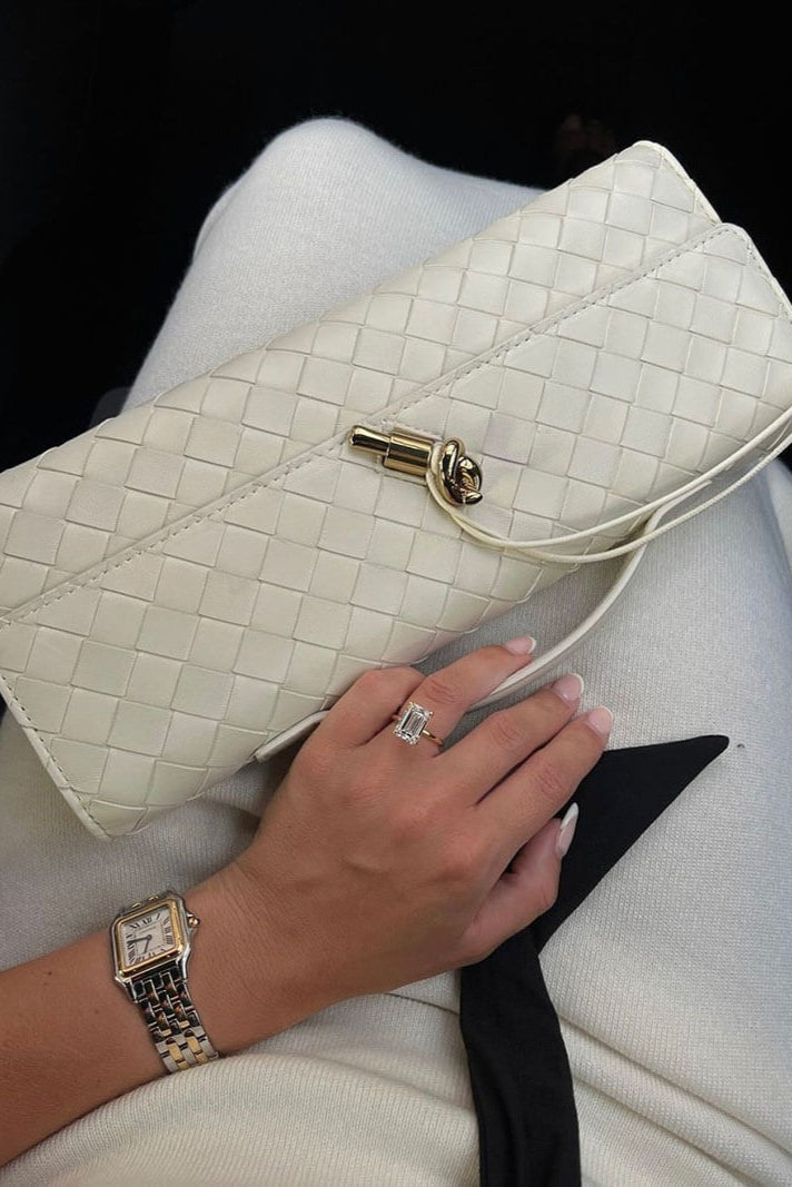 Pochette Melanie med Detalje af Guldsløjfe