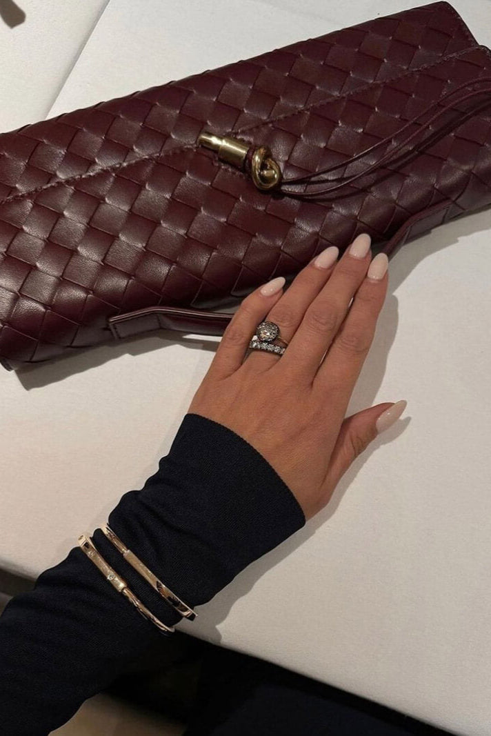 Pochette Melanie med Detalje af Guldsløjfe
