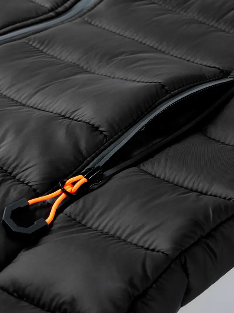 Elegant jakke med hætte