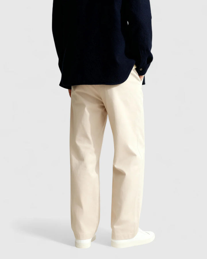 Herre Chinos i Sandy Beige – Løs Pasform