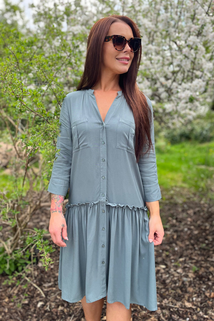 Gisele Dress | Shadow Green | Kjole fra French Laundry